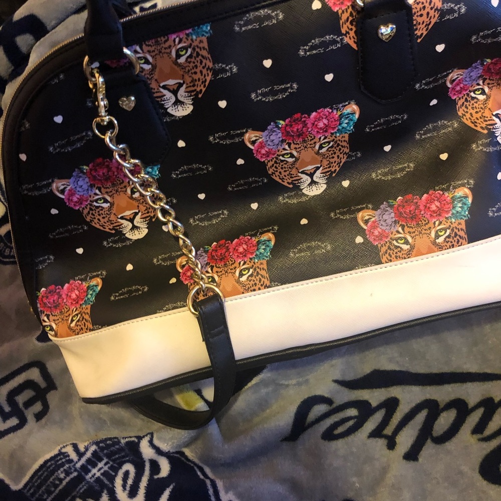 Betsey Johnson - Picture 2 of 8
